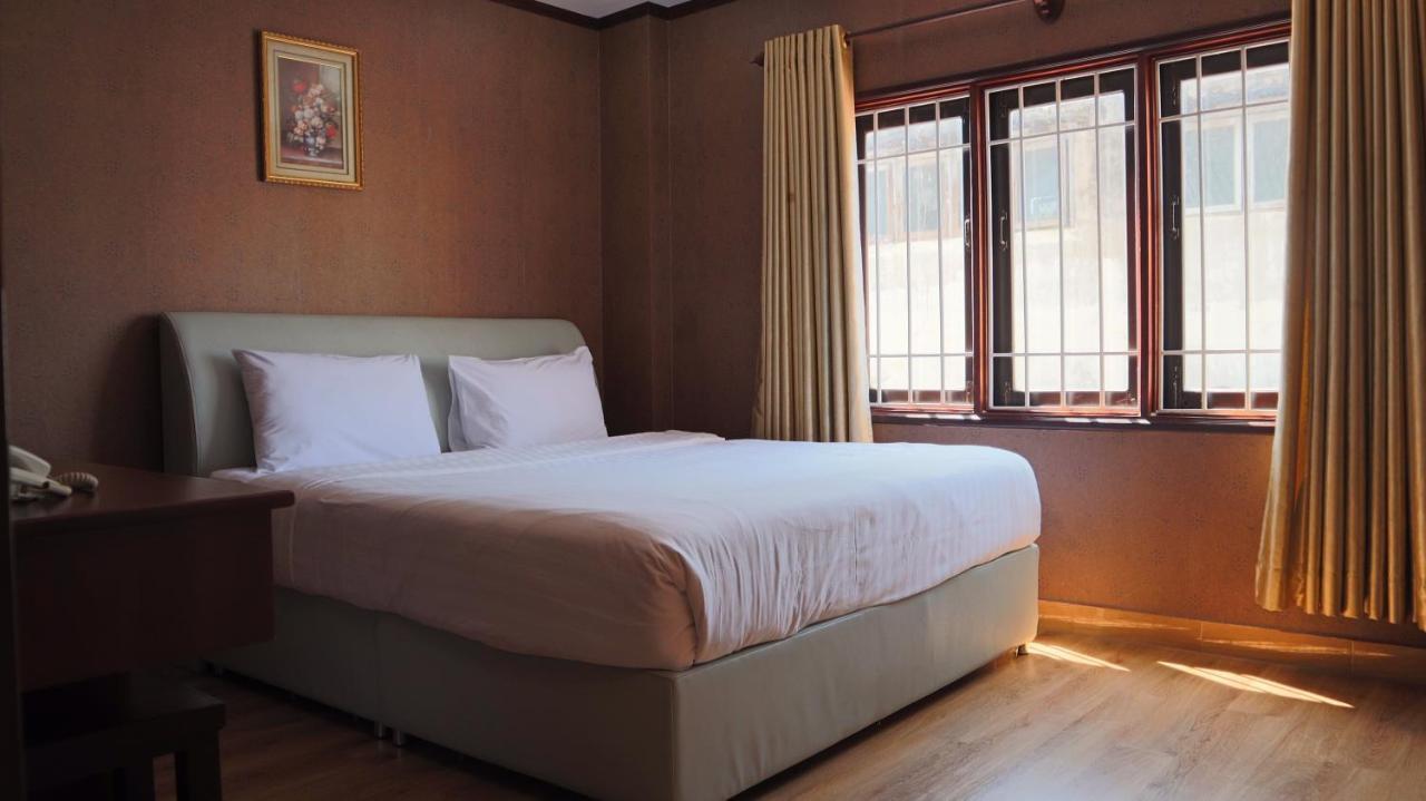Sinnakhone Hotel Вьентьян Экстерьер фото