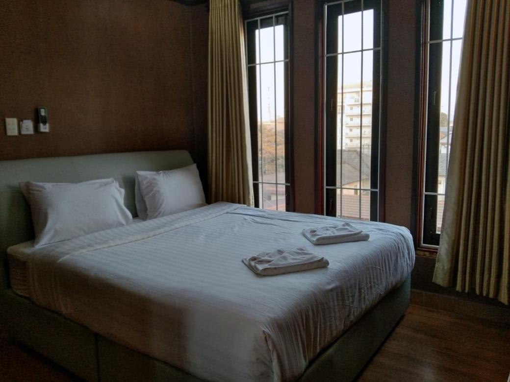 Sinnakhone Hotel Вьентьян Экстерьер фото